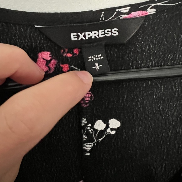 Express Floral Dres - Picture 2 of 4